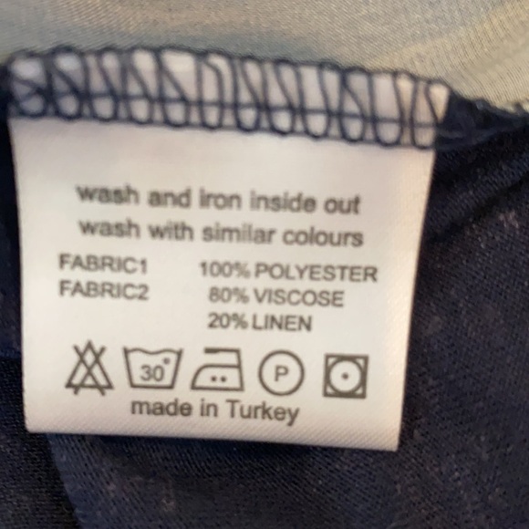 NWT… Beautiful and Unique First Class Top. - Picture 11 of 13